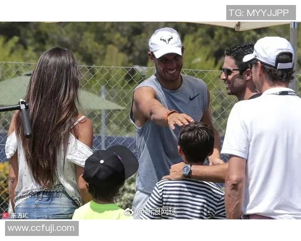 西班牙足球明星的妻子们美丽瞬间大揭秘,时尚与魅力并存的生活照分享 西班牙足球明星的妻子们美丽瞬间大揭秘,时尚与魅力并存的生活照分享