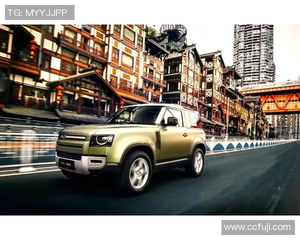 足球明星与路虎卫士的完美结合展现运动与豪华的极致魅力